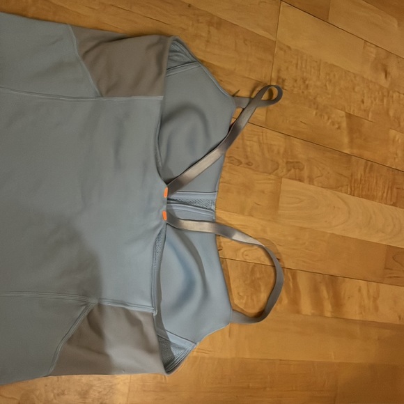 Nike workout tank, built in bra - Picture 2 of 2